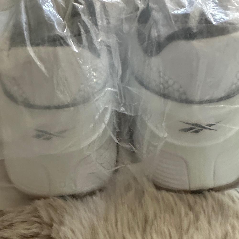 Men’s Reebok sneakers new with tag - Picture 4 of 6